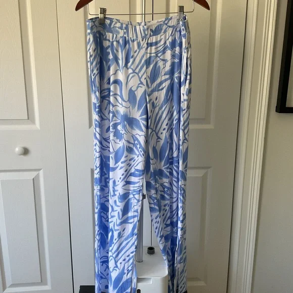 Susan Graver Blue and White Tropical Print Lounge Pants - Picture 3 of 5